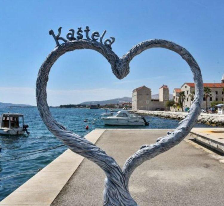 Ferienhaus MAESTRAL - Kastel Kambelovac Kaštela Exterior foto